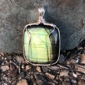 Flashy Labradorite pendant necklace boho, cute, and chic